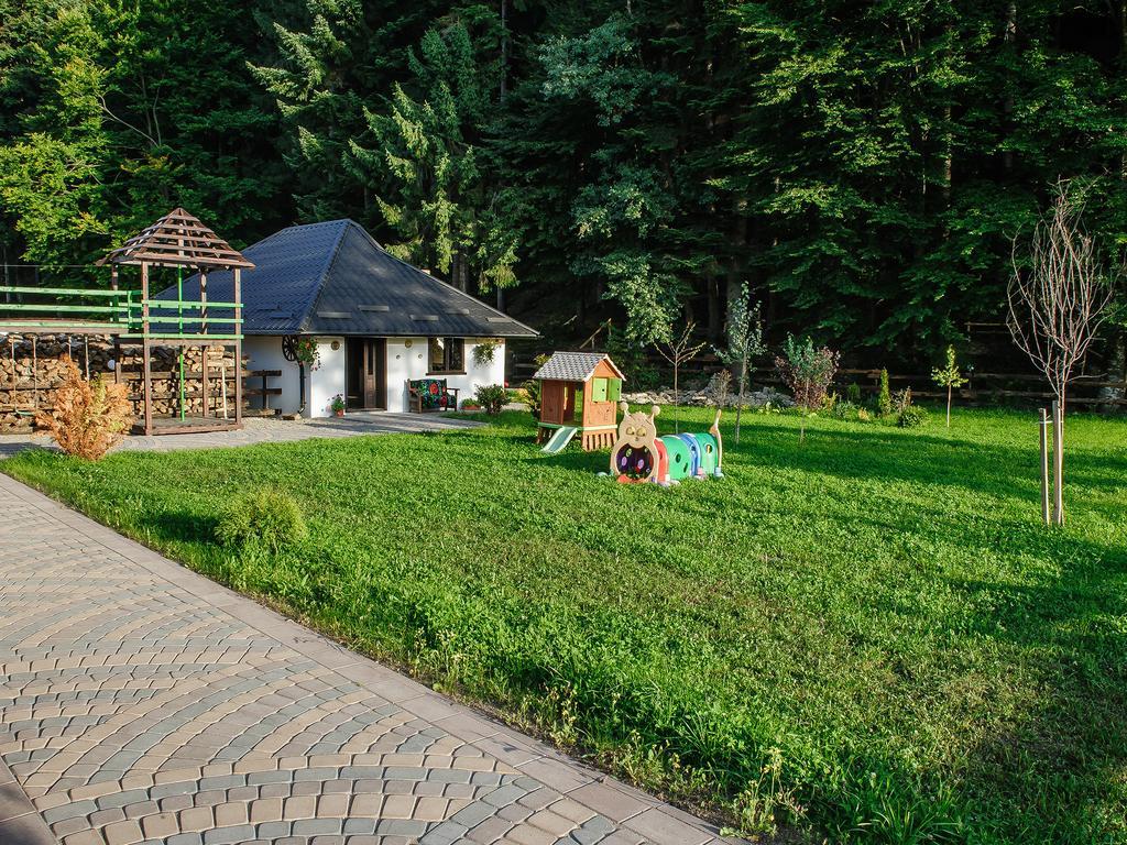 La Conac In Bucovina 호텔 구라후모룰루이 외부 사진