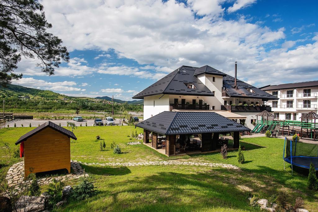La Conac In Bucovina 호텔 구라후모룰루이 외부 사진