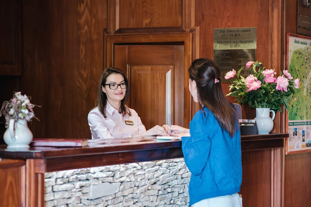 La Conac In Bucovina 호텔 구라후모룰루이 외부 사진
